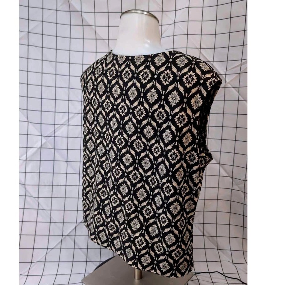Petite‎ Sophisticate ~ Abstract Pattern sleeveless top ~ 100% Polyester ~ Large - Picture 9 of 10